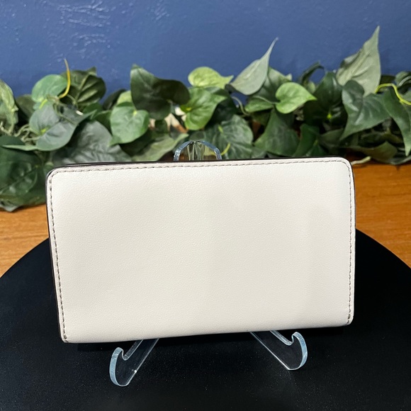 NWT Michael Kors Cream Wallet - Picture 3 of 10